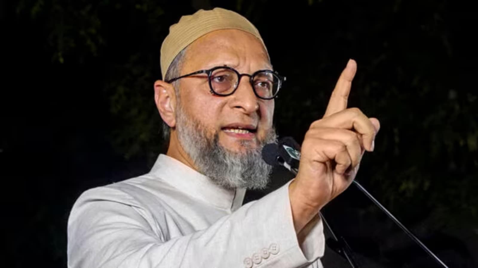 স্বাধীনতা দিবসের দিন মাংস বিক্রি নিষিদ্ধের তীব্র নিন্দা আসাদুদ্দিন ওয়াইসির
