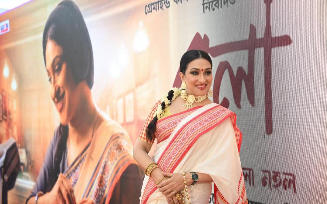 পরিচালকদের সঙ্গে দুর্ব্যবহার , বাবার অফিসার হওয়ার স্বপ্নে জল ঢেলে টলিউড সেরা ঋতুপর্ণা