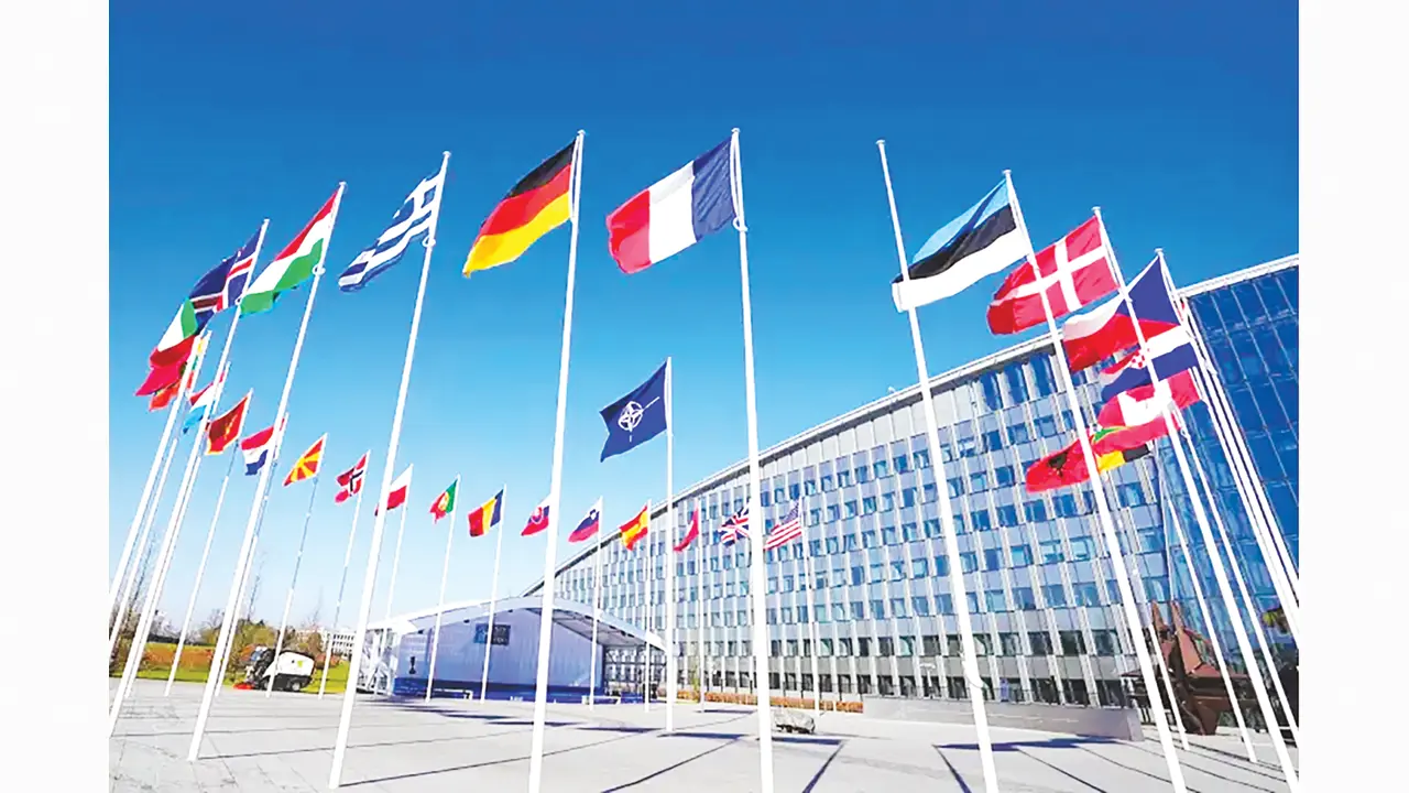 ট্রাম্পের পাগলামোতে ন্যাটোর ভবিষ্যৎ অনিশ্চিত! তৈরি ভাঙনের শঙ্কা