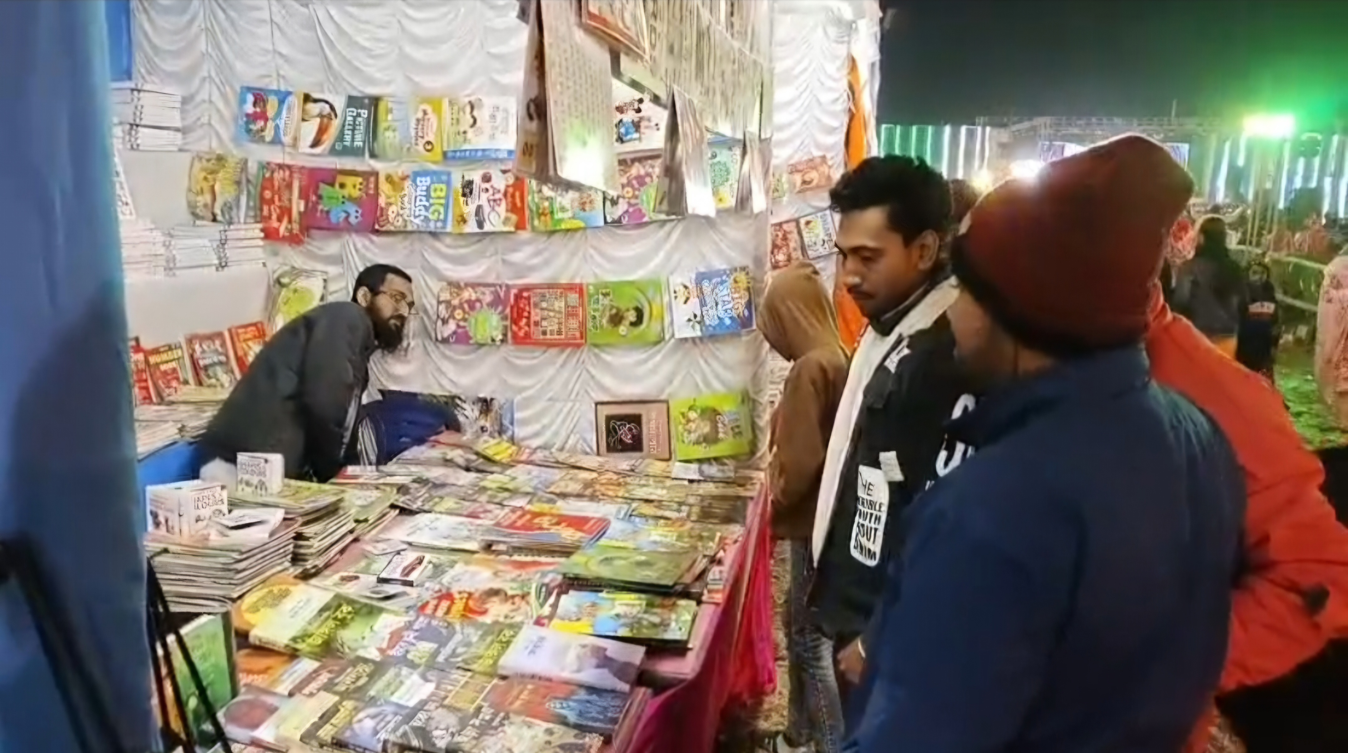 মেলায় পা রাখলেই মিলবে বই উপহার , অভিনব উদ্যোগ বসিরহাটে