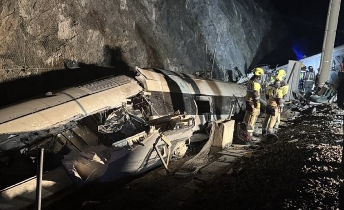 ভয়াবহ দুর্ঘটনা স্পেনে, দুটি ট্রেনের মধ্যে সংঘর্ষ, মৃত ২১