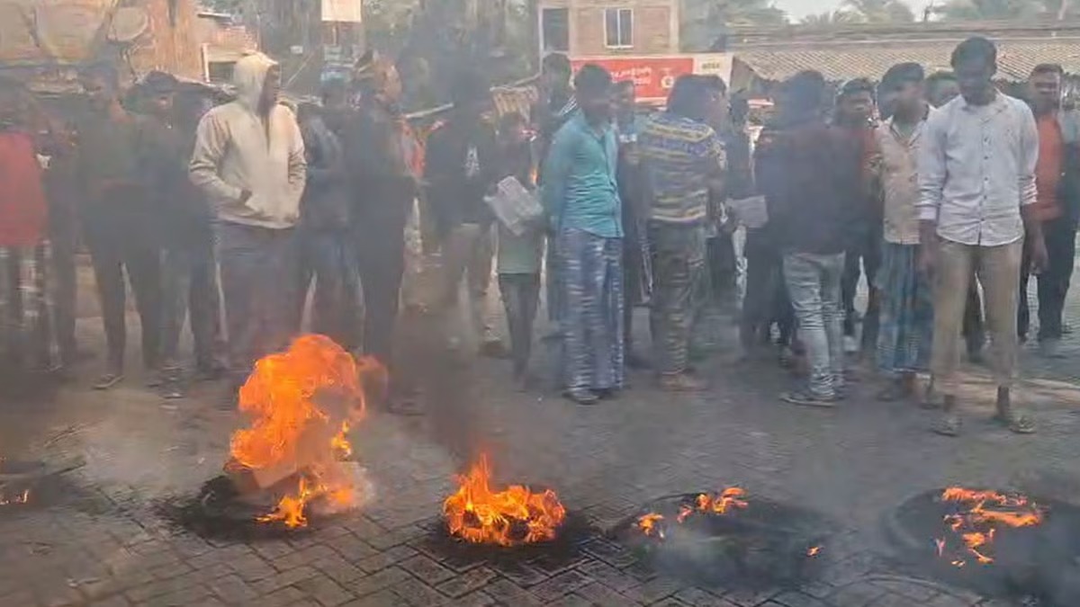 SIR শুনানিতে হয়রানির অভিযোগ , বাসন্তীতে হাইওয়ে অবরোধ করে বিক্ষোভ জনগণের