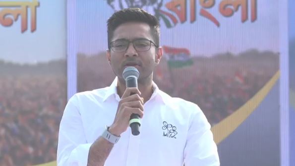 সব বুথে জোড়া ফুল ফোটাতে হবে , বারাসাতের সভা থেকে বিজেপিকে শুন্য করার ডাক অভিষেকের