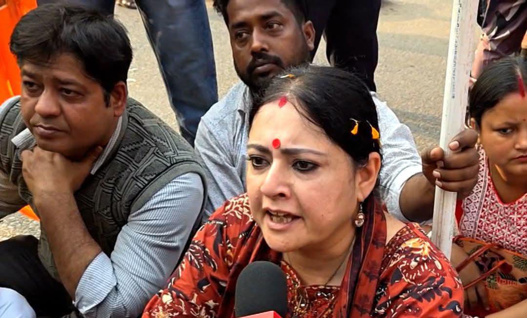 দিন গড়িয়ে রাতেও অনড় অগ্নিমিত্রা, ফর্ম–৭ ইস্যুতে অবরুদ্ধ জিটি রোড