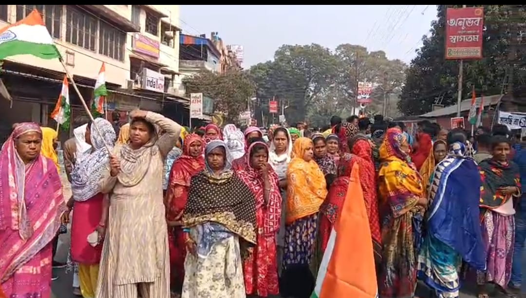 SIR শুনানিতে হয়রানির অভিযোগ , প্রতিবাদে বারাসাতে গেঞ্জি মিলে পথ অবরোধ