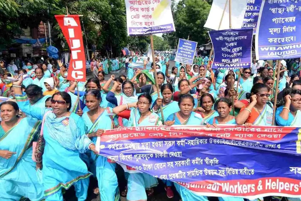 সরকারি কর্মী হিসেবে স্বীকৃতির দাবিতে রাজপথে অঙ্গনওয়ারিকর্মীরা, উত্তাল ধর্মতলা