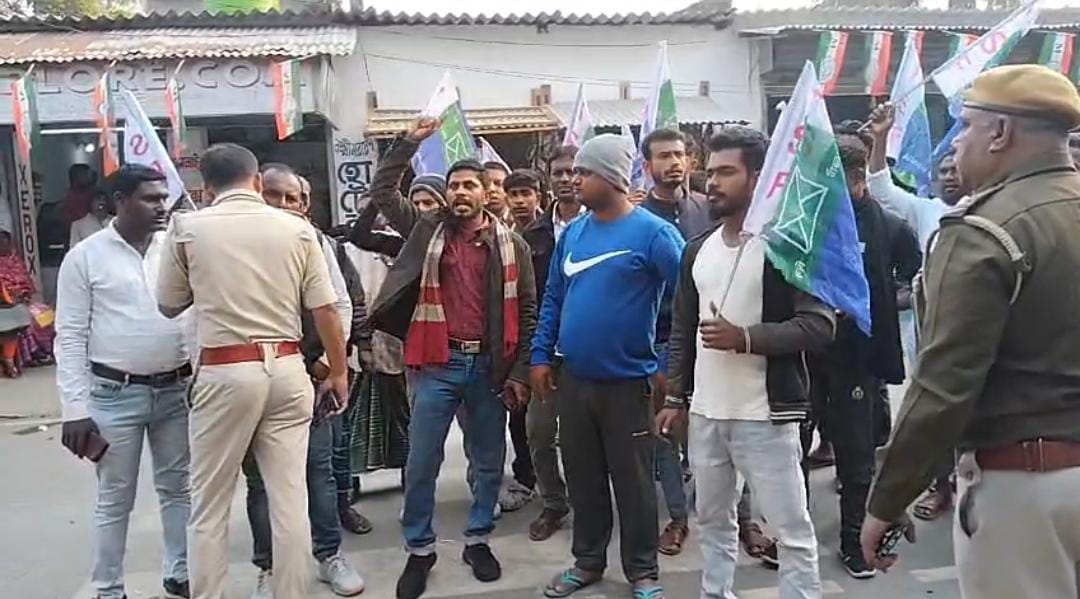 SIR নিয়ে সাধারণ মানুষের চরম ভোগান্তি , বিডিও অফিসের সামনে বিক্ষোভ আইএসএফের