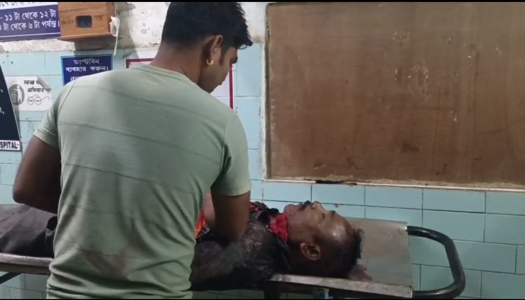 মদের আসরে বিবাদ , শ্যামনগরে কুপিয়ে খুন বন্ধুকে