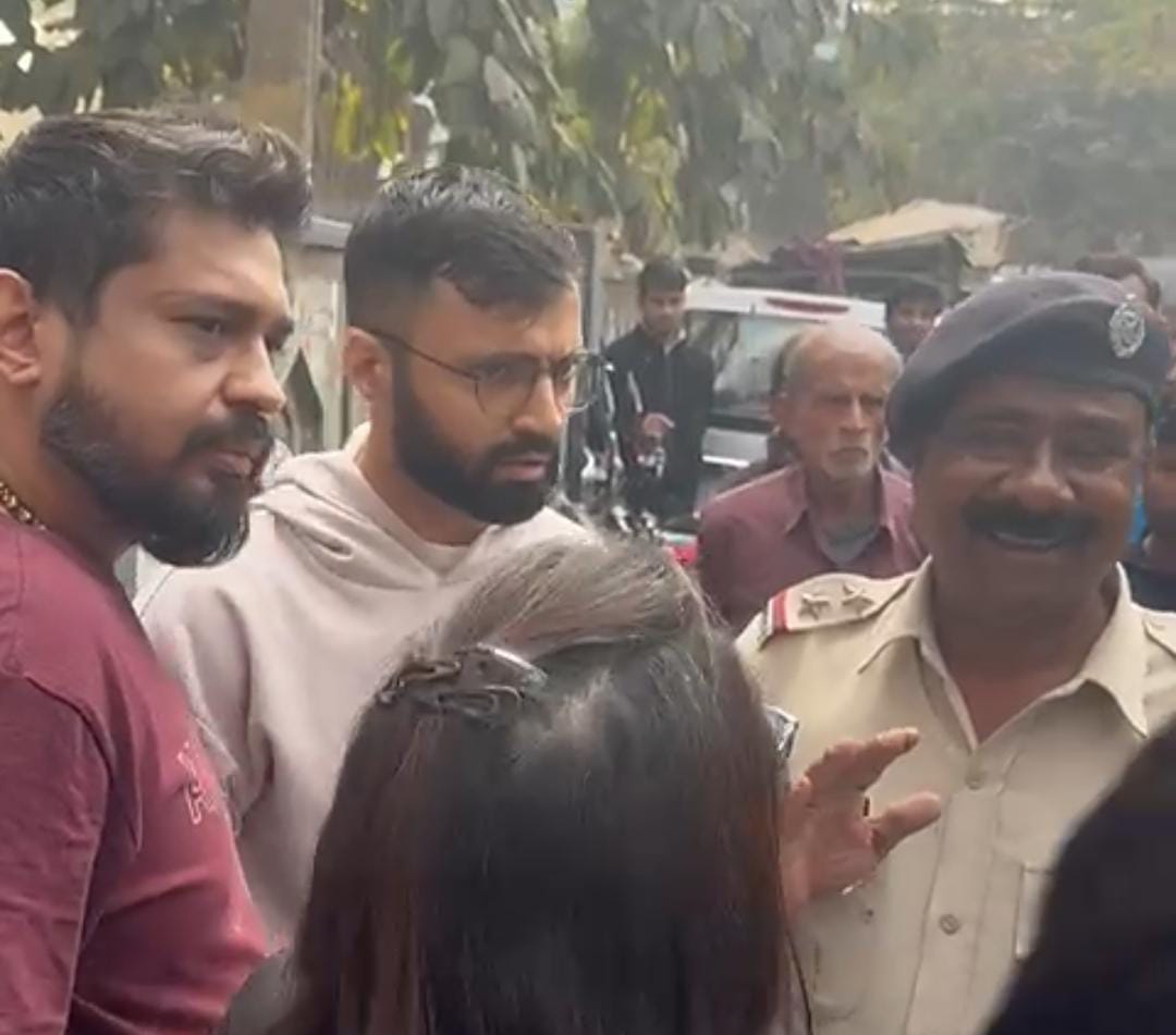 পুলিশের হাত থেকে আসামি ছিনিয়ে নেওয়ার অভিযোগ আইনজীবীর বিরুদ্ধে , বারাসাত কোর্ট চত্বরে চাঞ্চল্য