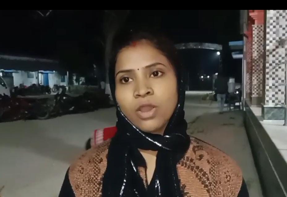 খোদ নিজের স্বামীর সঙ্গেই ঘনিষ্ঠ হতে দিচ্ছে না তৃণমূল নেতা , অতিষ্ঠ হয়ে পুলিশের দ্বারস্থ তরুণী