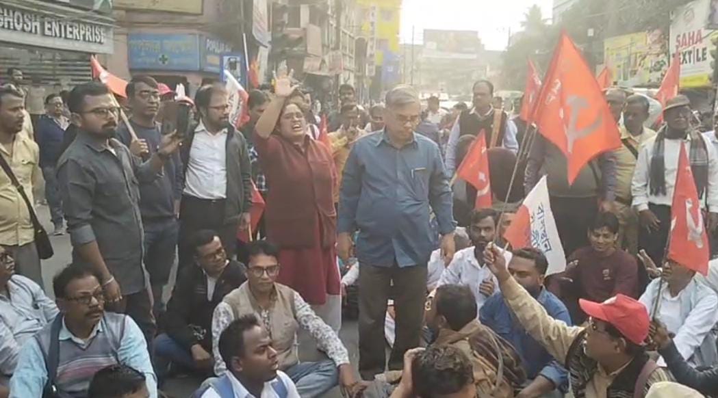 বিডিও অফিস অভিযানের মাঝে দুষ্কৃতী হামলা , শাসক দলের বিরুদ্ধে প্রতিবাদ মিছিল সিপিআইএমের