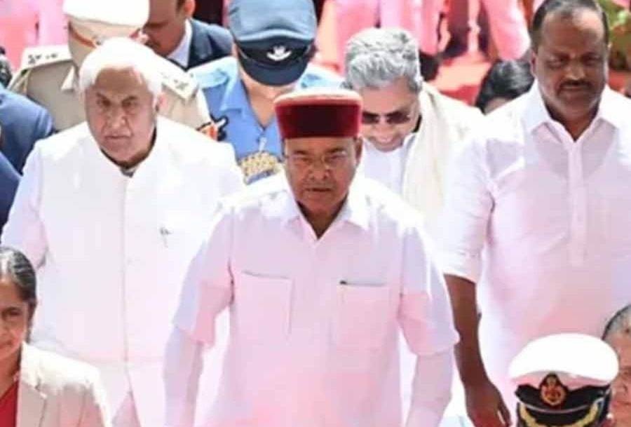 মাত্র ২ লাইনেই শেষ ভাষণ! কর্ণাটকের বিধানসভা থেকে বেরিয়ে গেলেন রাজ্যপাল