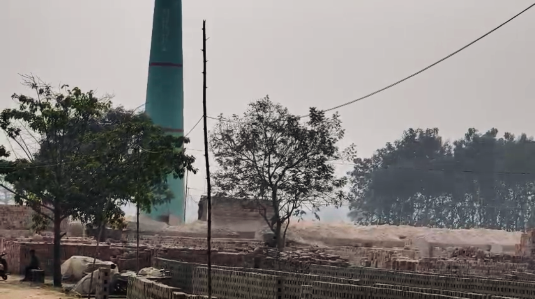 ইটভাটার চেম্বার ধসে দুর্ঘটনা , গুরুতর আহত ৩ শ্রমিক