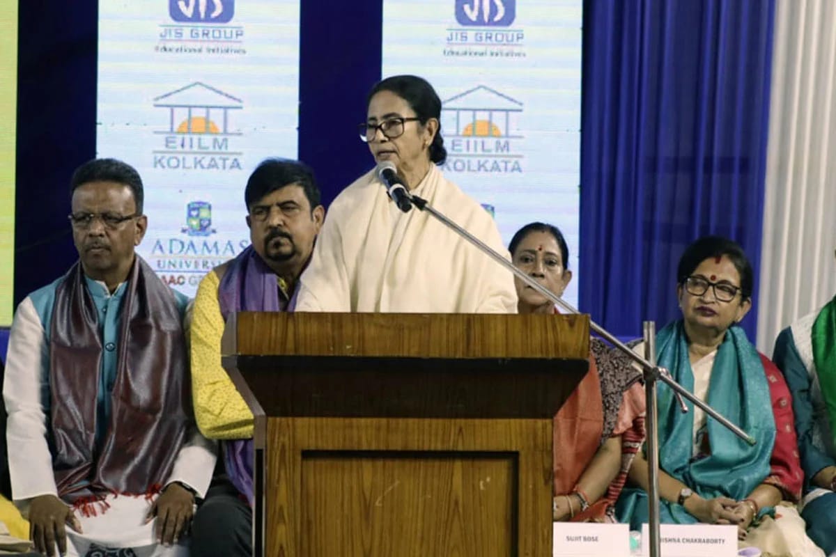 ভোটের আগে কে আসবে কমিশন সেটা ঠিক করছে , বইমেলার মঞ্চ থেকে জ্ঞানেশ কুমারকে একহাত মমতার