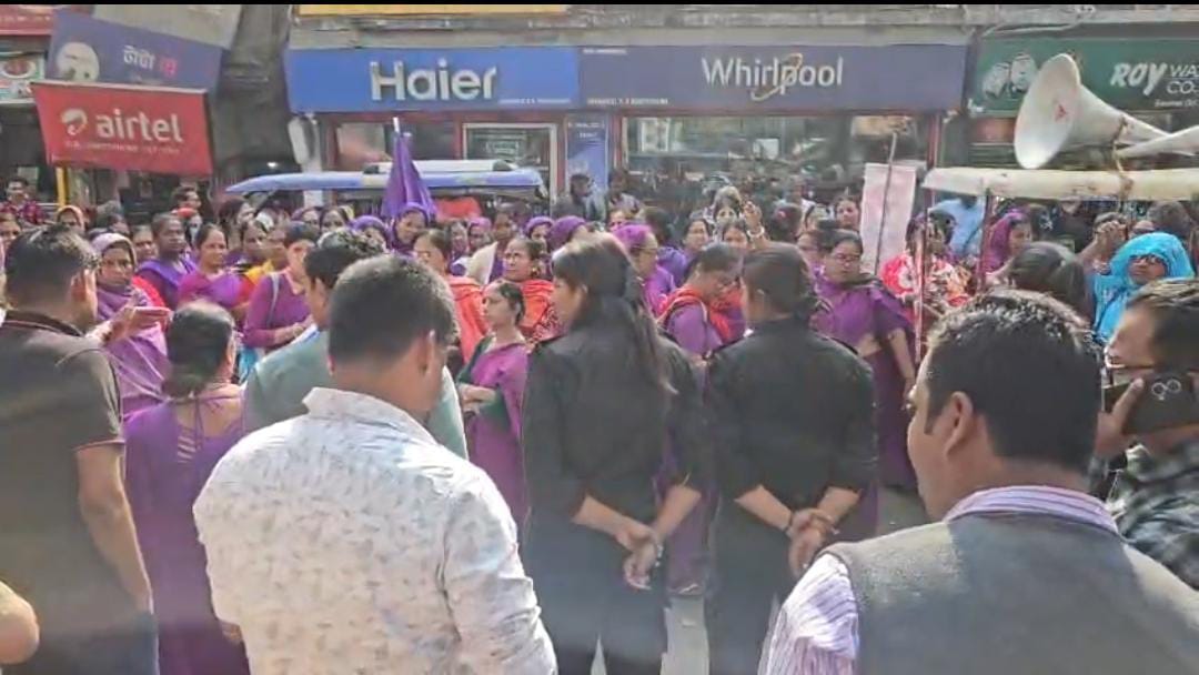 প্রতিবাদ অব্যাহত , আট দফা দাবি নিয়ে বসিরহাটে ডেপুটেশন কর্মসূচি আশা কর্মীদের