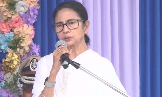 নেতাজি বেঁচে থাকলে তাকেও কি নাগরিকত্বের প্রমাণ দিতে হত? , স্মরণমঞ্চ থেকে SIR নিয়ে বিস্ফোরক মমতা