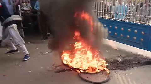 SIR হয়রানির অভিযোগে  উত্তাল দত্তপুকুর , যশোর রোড অবরোধে টায়ার জ্বালিয়ে বিক্ষোভ