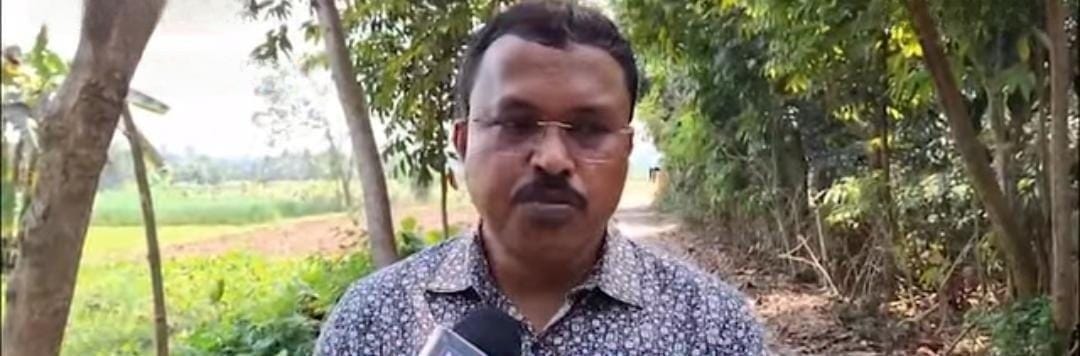 বিনামূল্যেই দেখেন রোগী , ওষুধ দেন কিন্তু বিনিময়ে এক টাকাও নেন না এই ডাক্তার