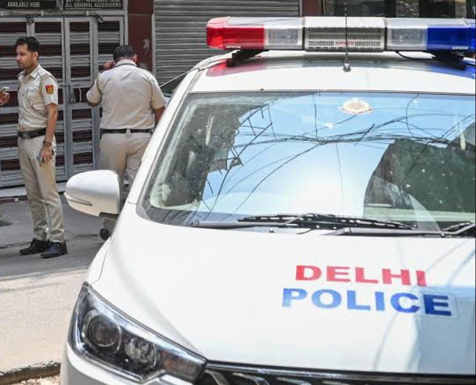 গোলাপ বিক্রি করছিলেন নাবালিকা , তুলে নিয়ে গিয়ে ধর্ষণ রিক্সাচালকের