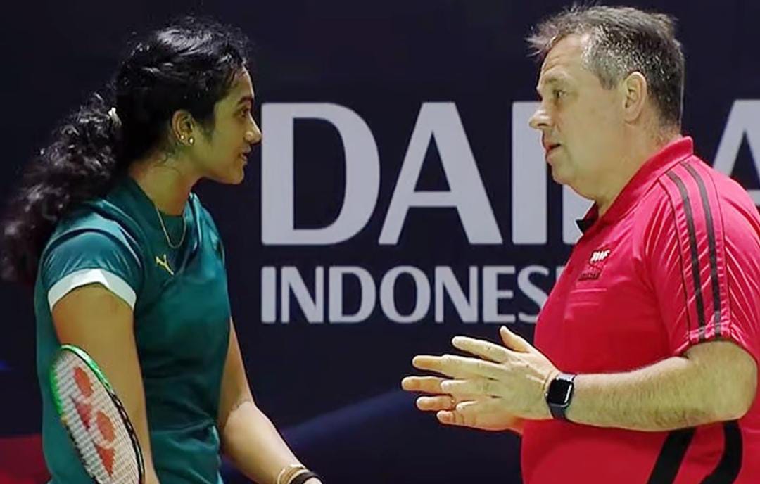 আম্পায়ারের সঙ্গে তর্কাতর্কি দেখে লাল কার্ড , ইন্দোনেশিয়ান ওপেন থেকে বিদায় সিন্ধুর