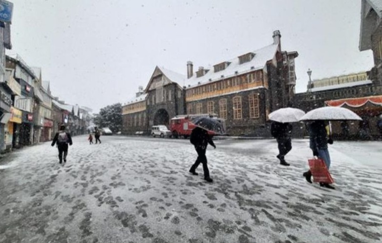 তুষারপাত ও বৃষ্টির দাপট, শীতের জোরালো কামড় উত্তর ভারতে