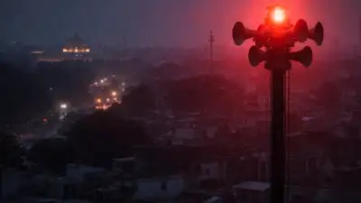 জঙ্গি হামলার আশঙ্কা! ব্ল্যাক আউট যোগীরাজ্যের ৭৫ টি জেলায়, বাজল সাইরেন