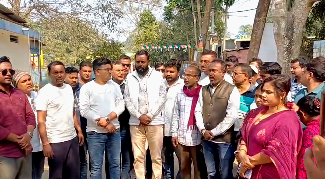 রাতের অন্ধকারে সরস্বতী প্রতিমা চুরি করতে গিয়ে হাতেনাতে ধরা পড়লো বিজেপি নেতা , নজিরবিহীন উত্তেজনা শান্তিপুরে