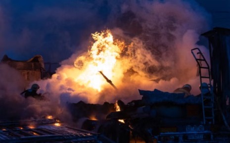 ত্রিপাক্ষিক বৈঠকের মাঝেই ইউক্রেনে হামলা রাশিয়ার, মৃত ১, আহত ২৩