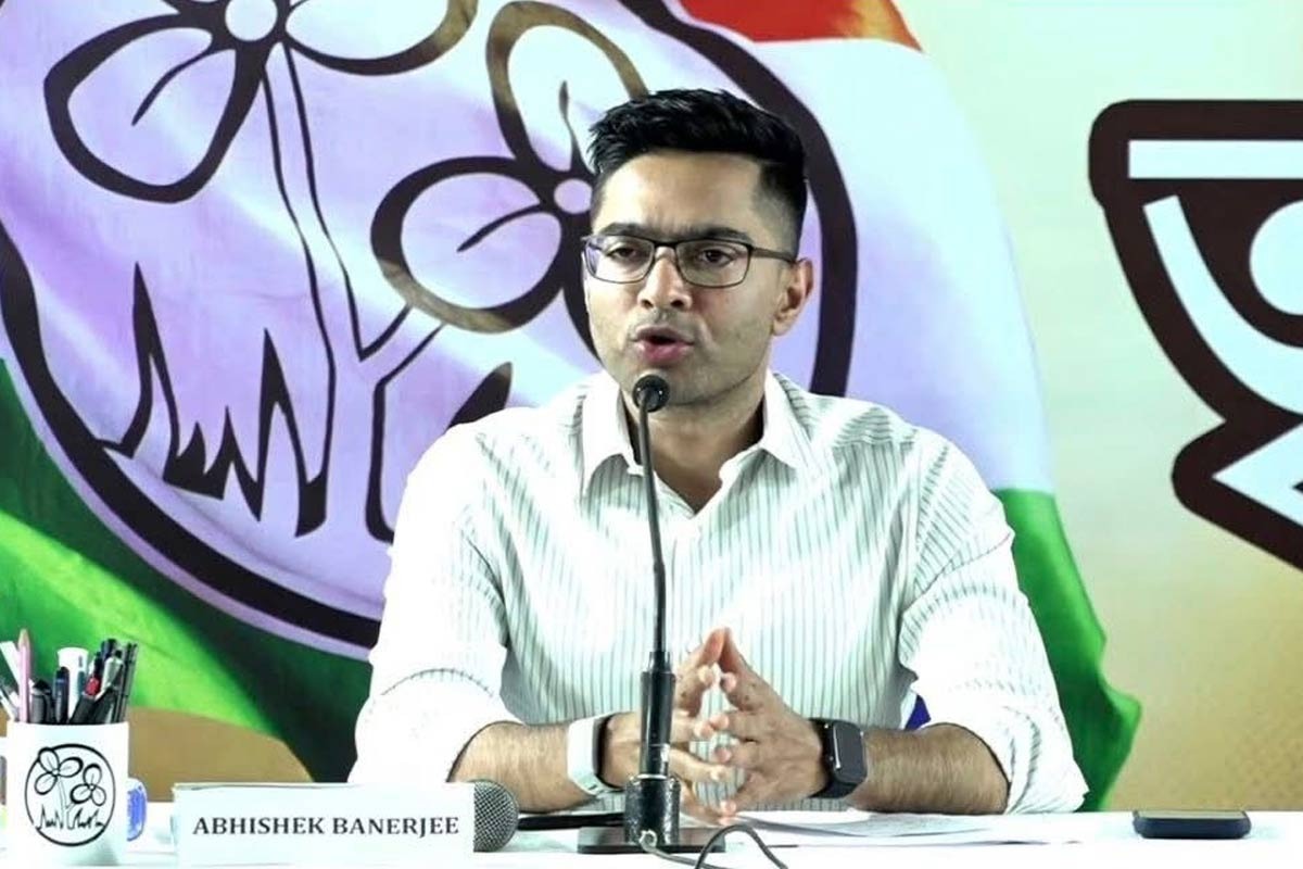 আপনারা কাজ না করলে দল আপনাদের পাশে থাকবে না , ওয়ার রুমে গাফিলতি নিয়ে কর্মীদের হুঁশিয়ারি অভিষেকের