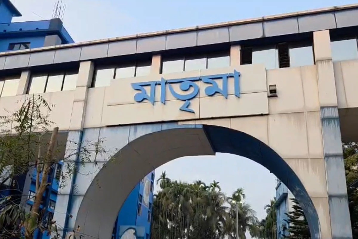 পথকুকুরের মুখে সদ্যোজাতের কাটা মাথা , শিউরে ওঠা দৃশ্য হাসপাতাল চত্বরে