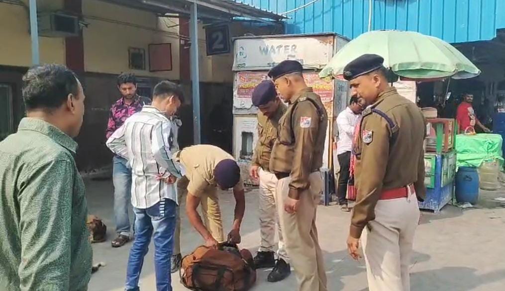 প্রজাতন্ত্র দিবসের প্রাক্কালে তৎপর প্রশাসন , নাশকতা এড়াতে ক্যানিংসহ একাধিক স্টেশনে শুরু নাকা চেকিং