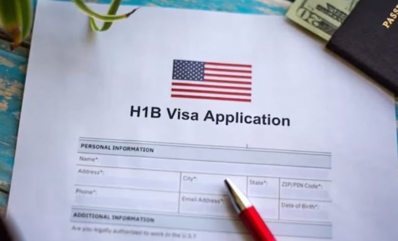 ট্রাম্পের H-1B ভিসা নীতিতে চাকরি হারানোর আশঙ্কা ভারতীয়দের, পিছল ইন্টারভিউ