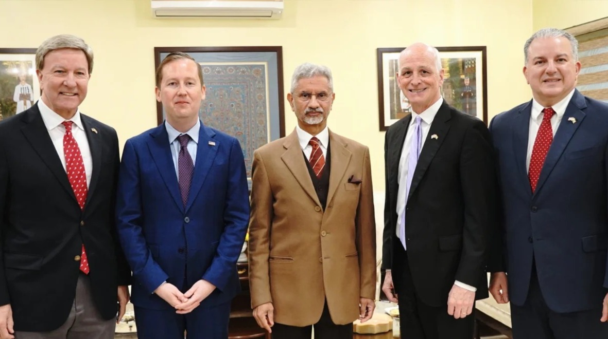 বাণিজ্যচুক্তি নিয়ে গলছে বরফ! দিল্লিতে জয়শঙ্করের সঙ্গে বৈঠক মার্কিন রাষ্ট্রদূতের