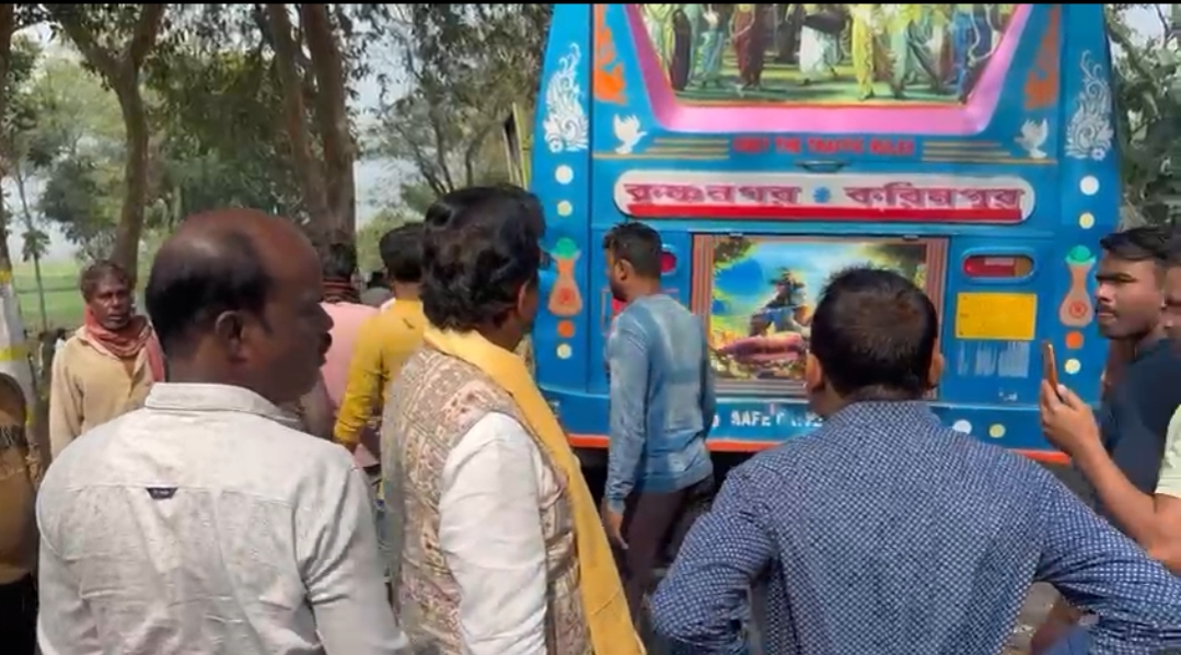 প্যাসেঞ্জার তোলা নিয়ে ২ বাসের রেষারেষি , বেঘোরে মৃত্যু যাত্রীর