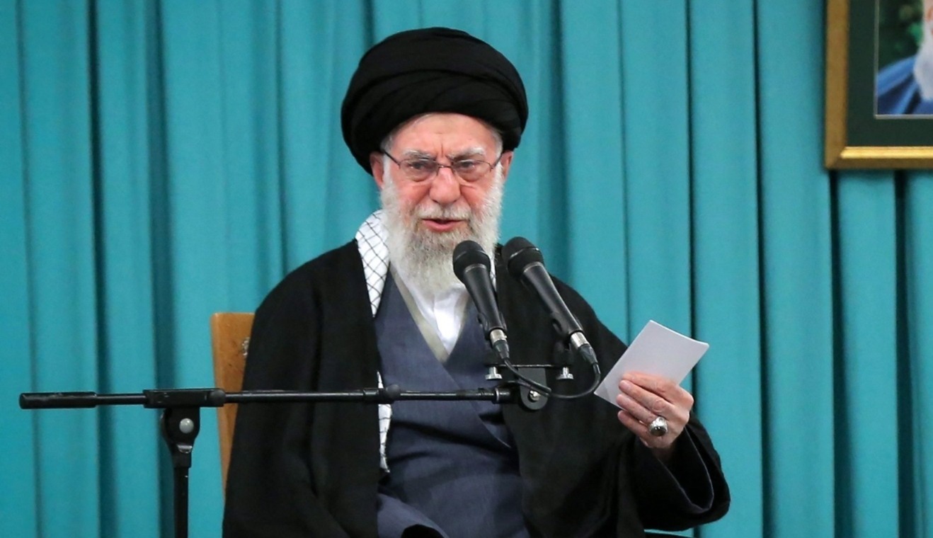 তেহরানে নিরাপদ স্থানে আশ্রয় খামেনেই-র! প্রশাসনিক দায়িত্বে সর্বোচ্চ ধর্মীয় নেতার তৃতীয় ছেলে