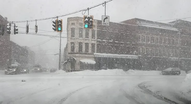 তুষার ঝড়ের তাণ্ডব আমেরিকায়, মৃত ৬