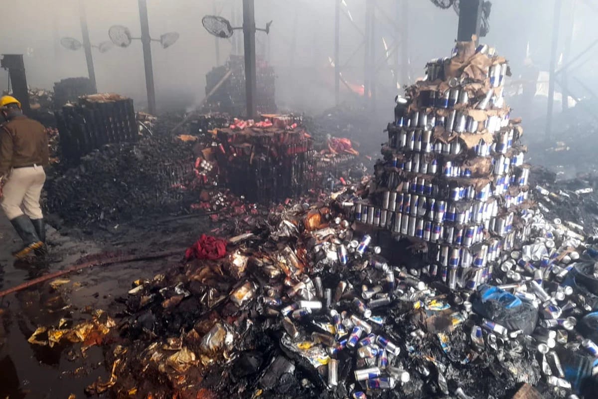 আনন্দপুরে আগুনের বিভীষিকা , ৯ ঘণ্টা পরেও জ্বলছে গোডাউন , নিখোঁজ ৬ কর্মী