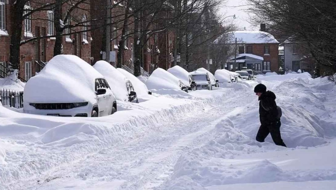 ভয়াবহ তুষার ঝড়ের কবলে আমেরিকা, মৃত বেড়ে ২৫