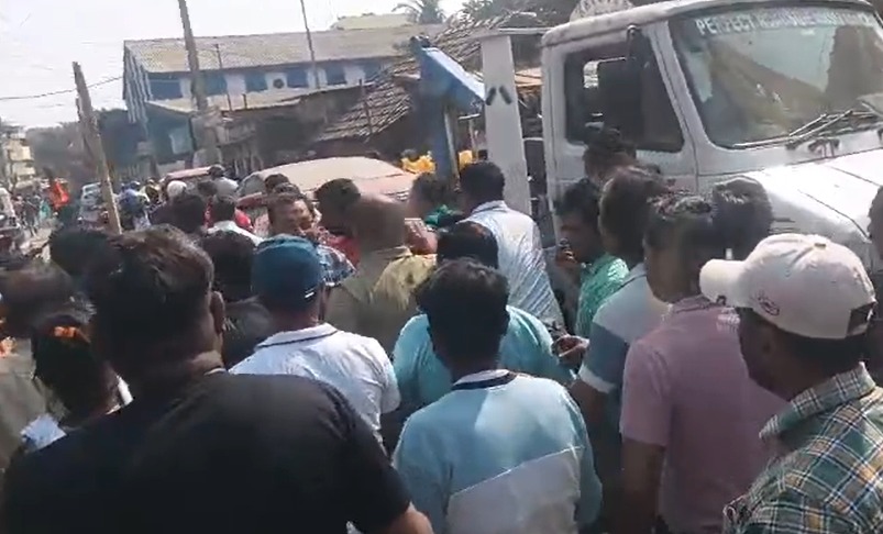 ‘জতুগৃহ’ আনন্দপুরে বিজেপি-তৃণমূলের সংঘর্ষ, তুমুল উত্তেজনা এলাকায়