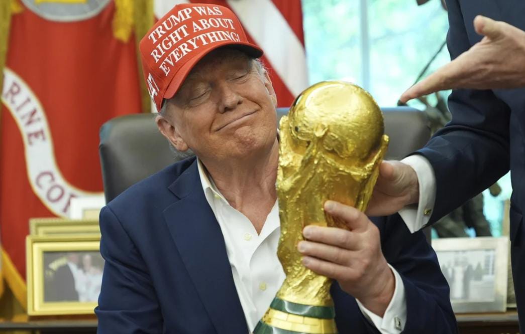 ফুটবল বিশ্বকাপেও রাজনীতির আঁচ , ট্রাম্পের ডেরায় বিশ্বকাপ বয়কটের হুমকি