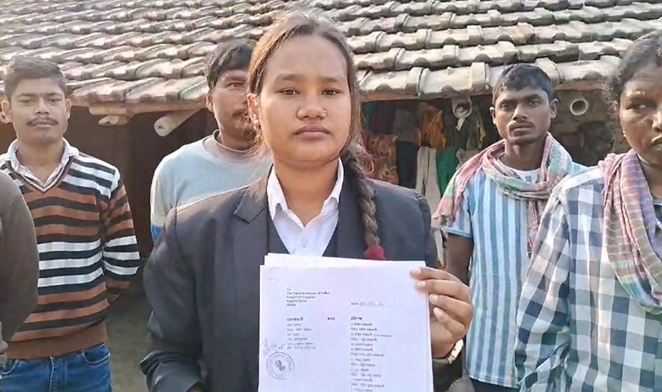 অবৈধ নির্মাণের প্রতিবাদ আইনজীবী তরুণীর, পরিবারকে সেচের জল থেকে বঞ্চিত করার অভিযোগ