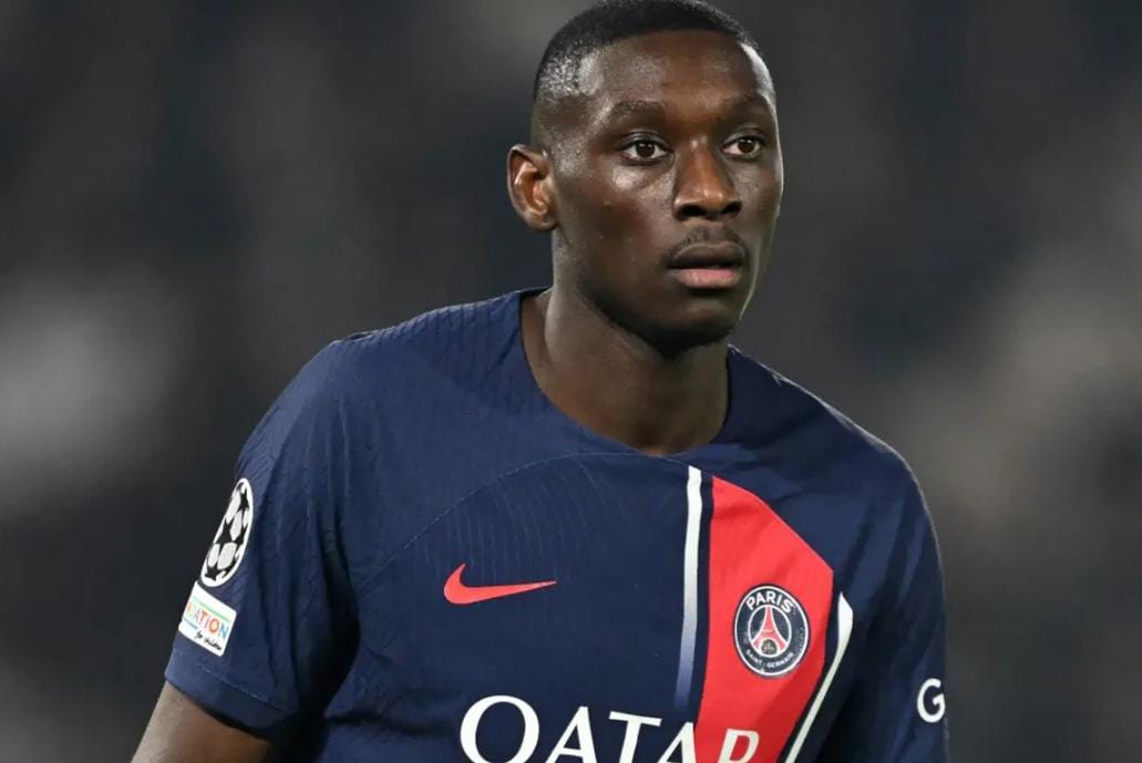 মাঝরাস্তায় গাড়িতে আচমকা আগুন , দুর্ঘটনার কবলে কলো মুয়ানি