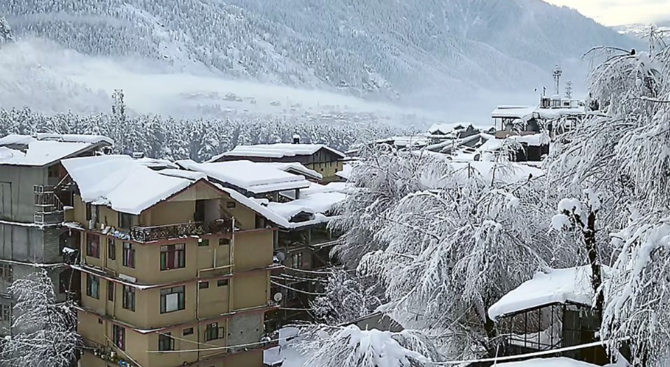 বৃষ্টি ও তুষারপাতে থমকে হিমাচলের জনজীবন, সর্বনিম্ন তাপমাত্রা -৬.১ ডিগ্রি সেলসিয়াস