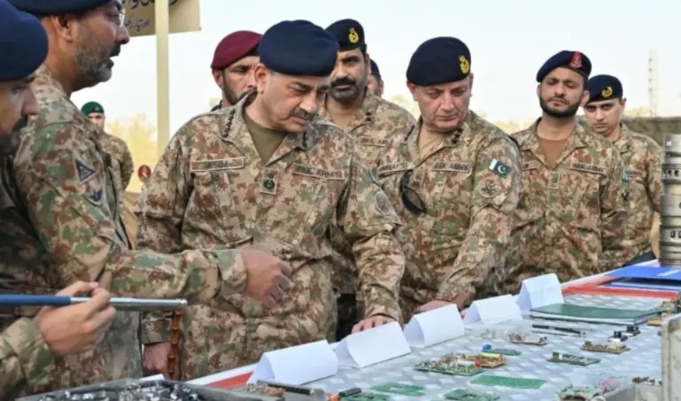 যুদ্ধের প্রস্তুতি পাক সেনার! হুঙ্কার মুনিরের