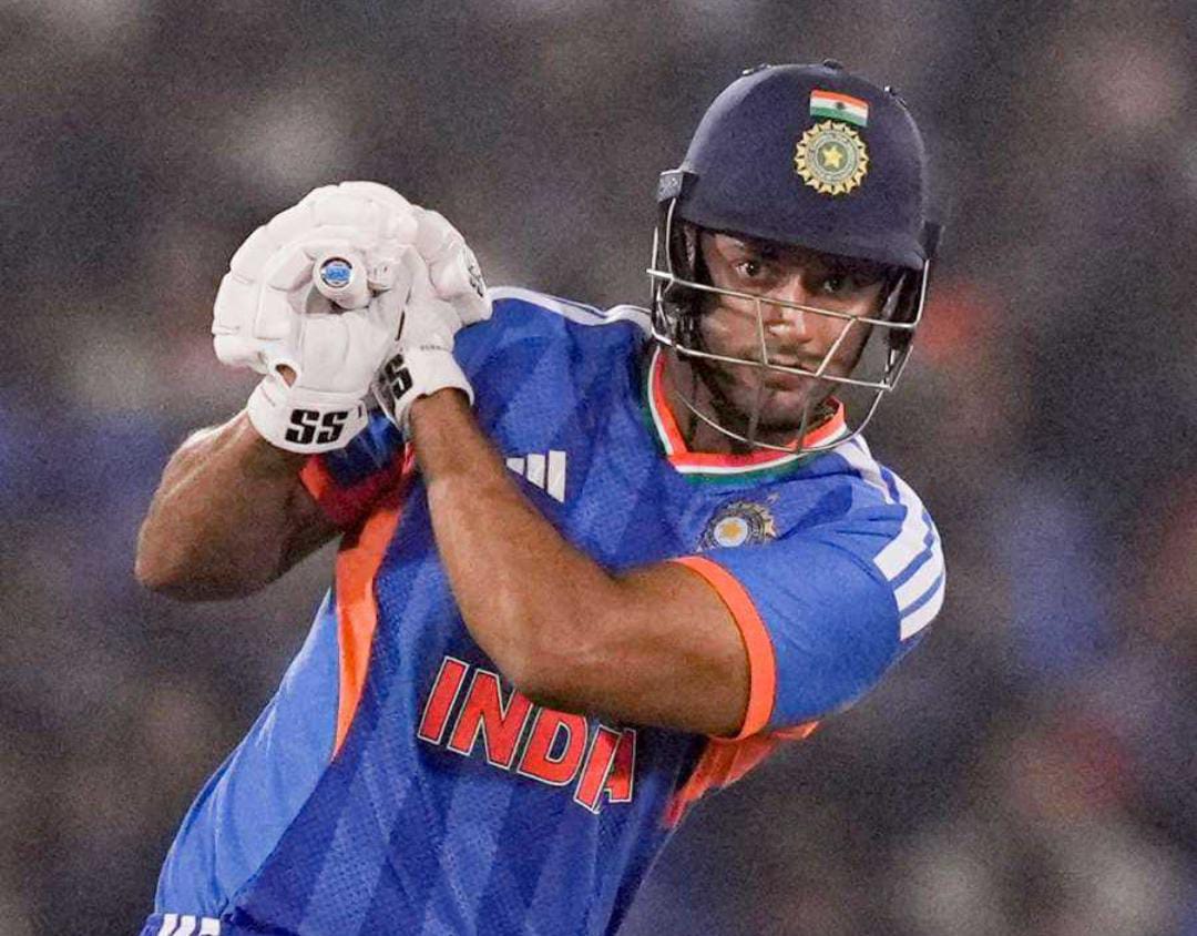 নিয়মিত খেললেই আরও উন্নতি হবে , গম্ভীরকে ইঙ্গিত দুবের