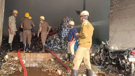 নাজিরাবাদ অগ্নিকাণ্ডে গ্রেফতার ওয়াও মোমোর ২ কর্তা