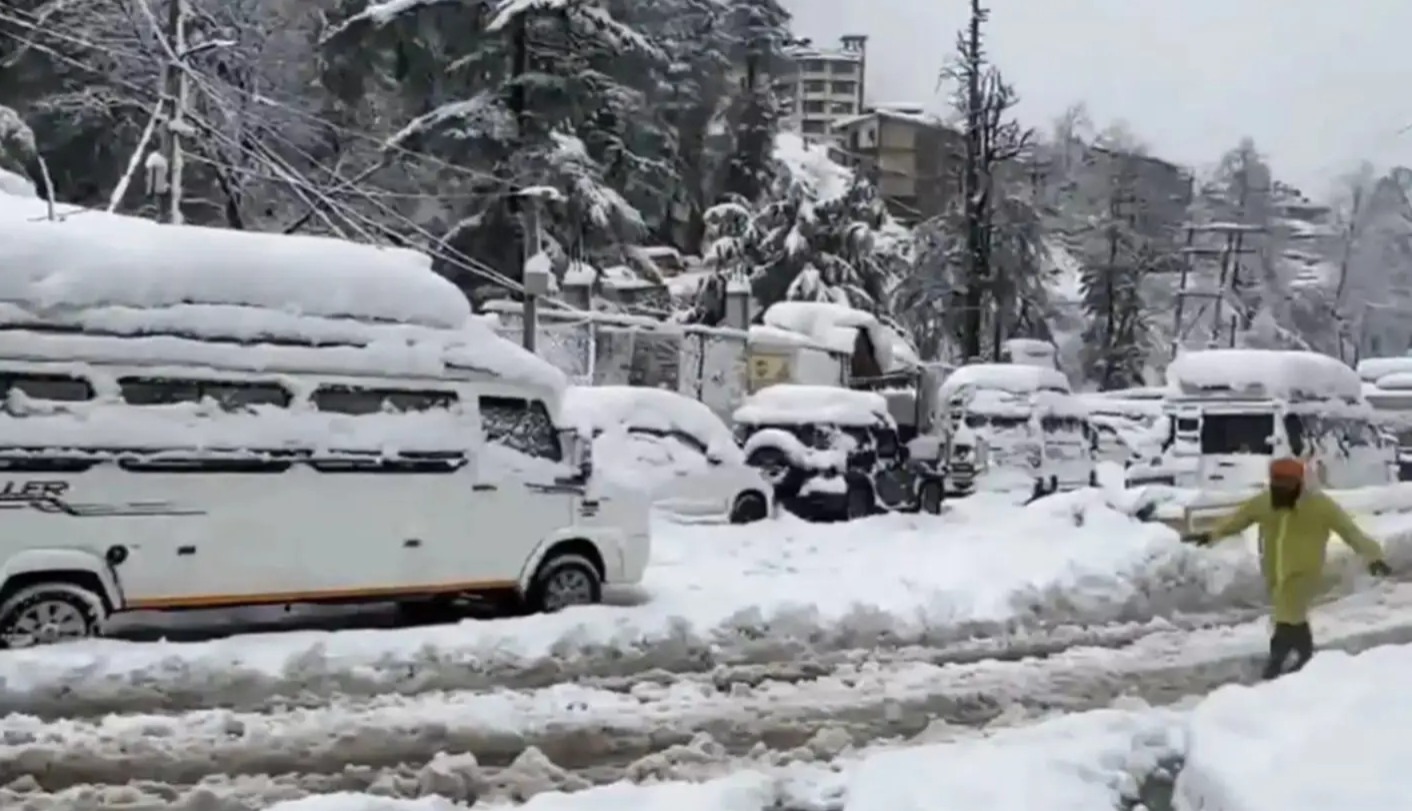প্রাকৃতিক বিপর্যয়ে বিধ্বস্ত হিমাচল, শৈত্যপ্রবাহের সতর্কতা জারি
