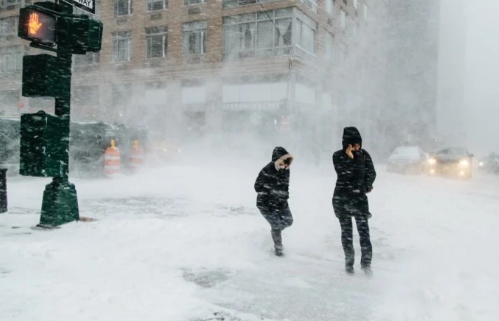 তুষার ঝড়ের পর ‘বম্ব সাইক্লোন’, সতর্কবার্তা মার্কিন প্রশাসনের