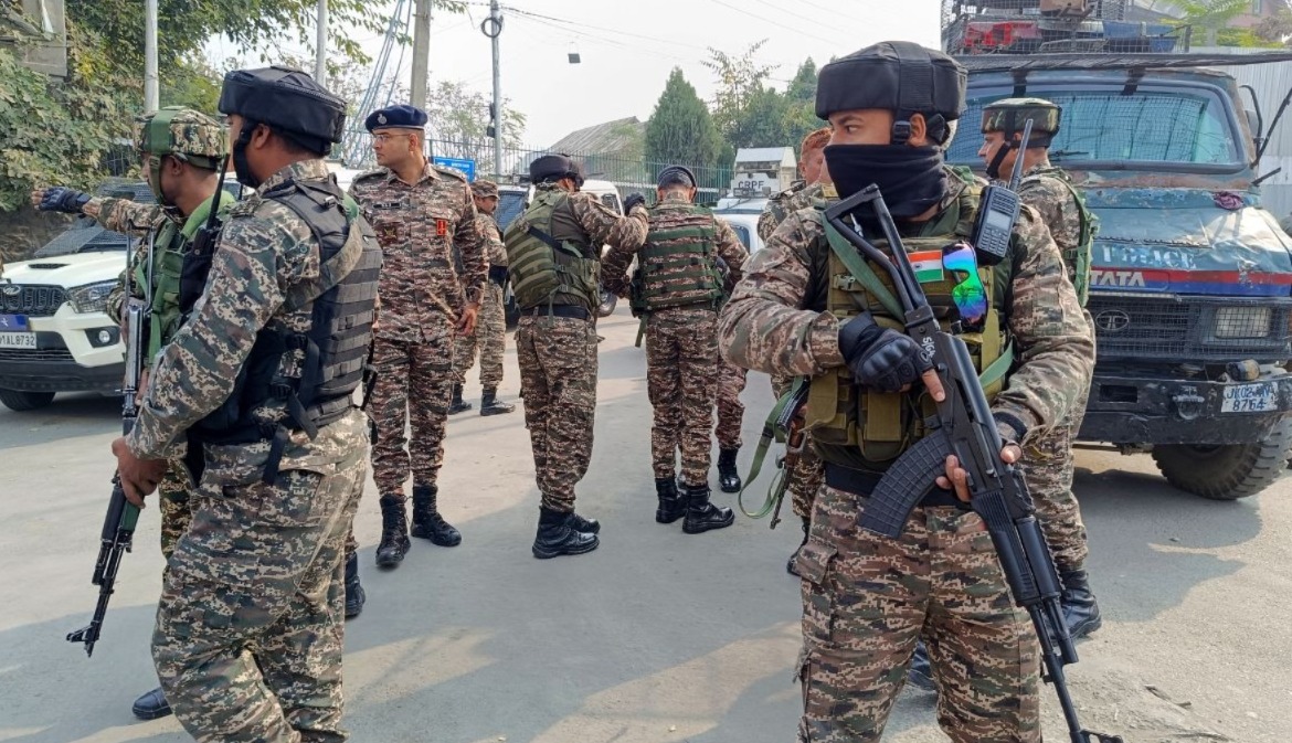 কিশ্তওয়ারের জইশের ঘাঁটি! কাশ্মীরে সেনা-জঙ্গিদের মধ্যে গুলির লড়াই