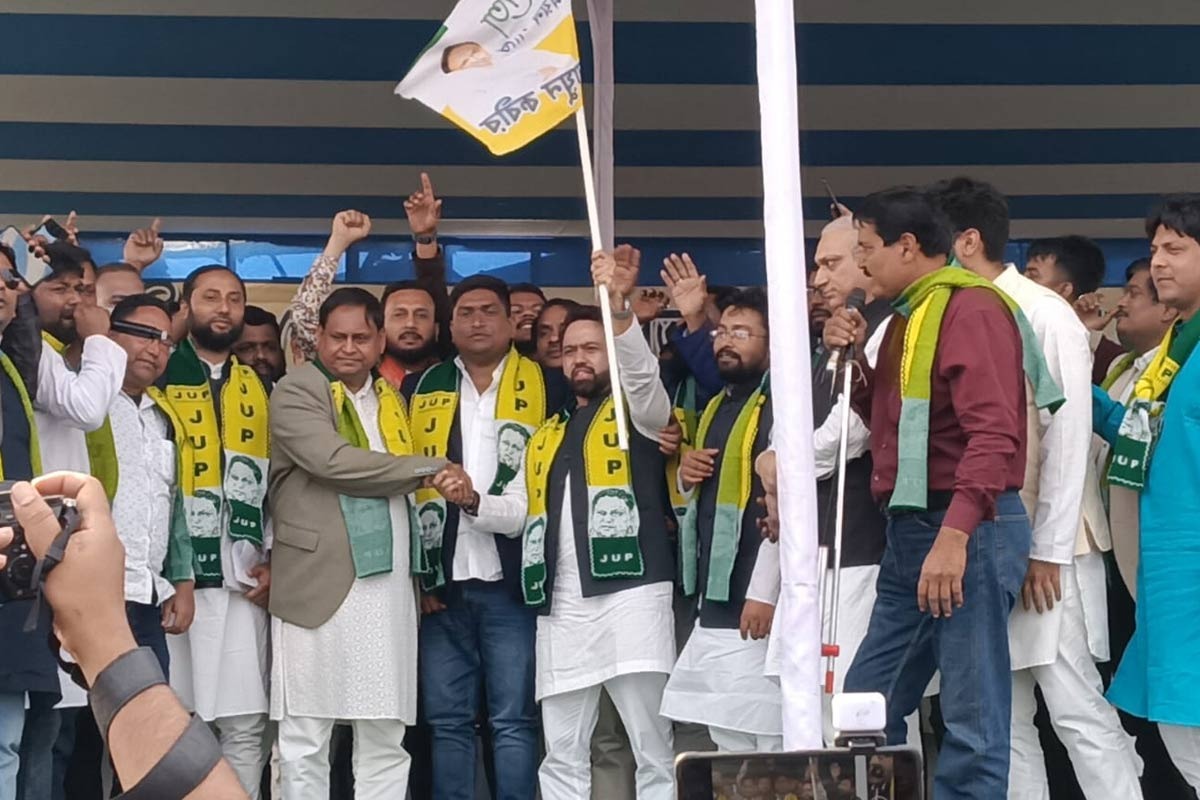 ভোটমুখী বঙ্গে নয়া সমীকরণ , হুমায়ুন কবীরের দলে যোগ ফিরহাদ হাকিমের প্রাক্তন জামাই ইয়াসিনের